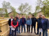 Общественная палата Магнитогорска поддержала социокультурный проект общественной организации «Многодетство» по восстановлению вазонов курдонёра у дома 36 по ул.Уральской