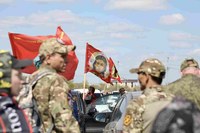 В праздник Светлого Христова Воскресения у стен Кафедрального собора Вознесения Христова прошли пасхальные гуляния, а затем состоялся пасхальный автопробег в поддержку участников СВО, объединивший сотни горожан